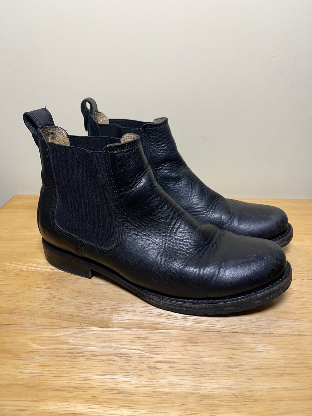 Frye Women’s Chelsea Boots Black Leather Pull On Classic Ankle Size 7